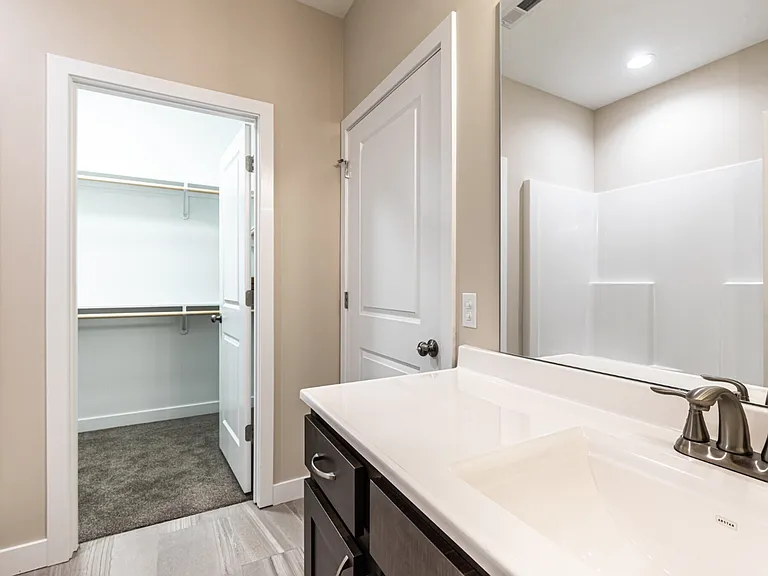 1205 Stonehaven Dr — Photo 11