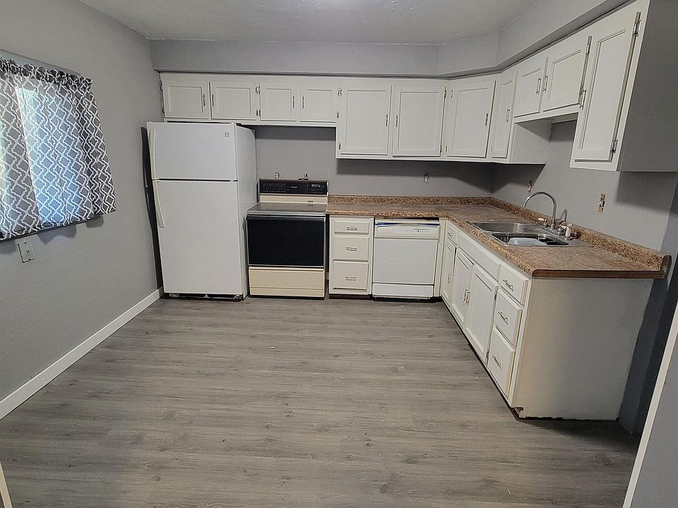 2nd image of 107 E Irving St