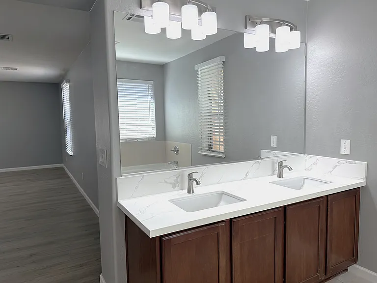 4056 E Devon Dr — Photo 15