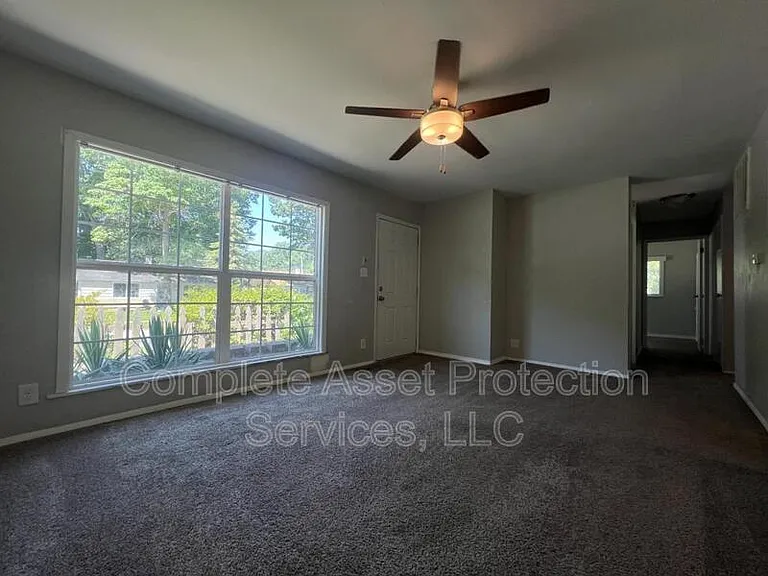 904 Tall Timber Dr — Photo 2