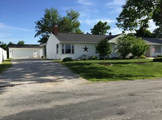 606 W 12th St, Vinton, IA 52349