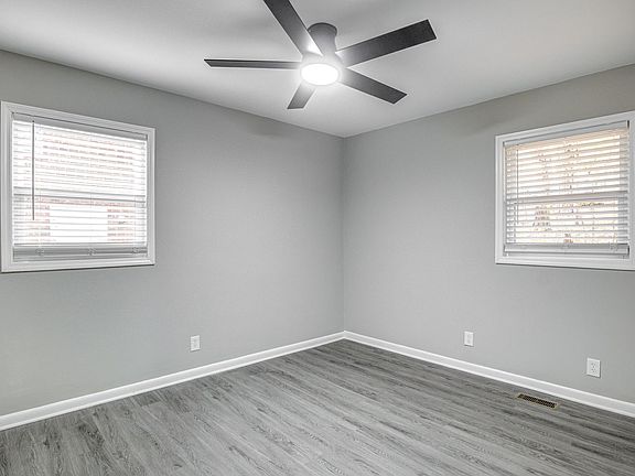 5th image of 104-106 W Stinson St #18