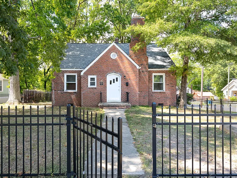 315 N Maple St — Photo 2