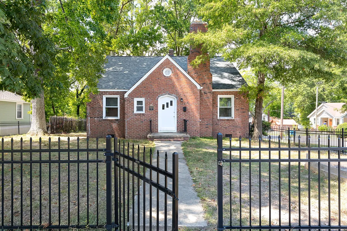 Building Photo - 315 N Maple St