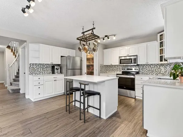 125 E Crystalridge Dr, Okotoks, AB T1S 1T9