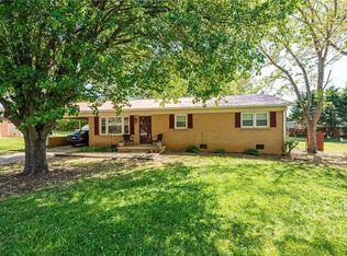 1902 26th St NE, Hickory, NC 28601