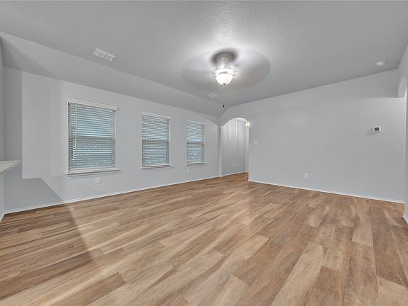 5th image of 5829 Japonica St