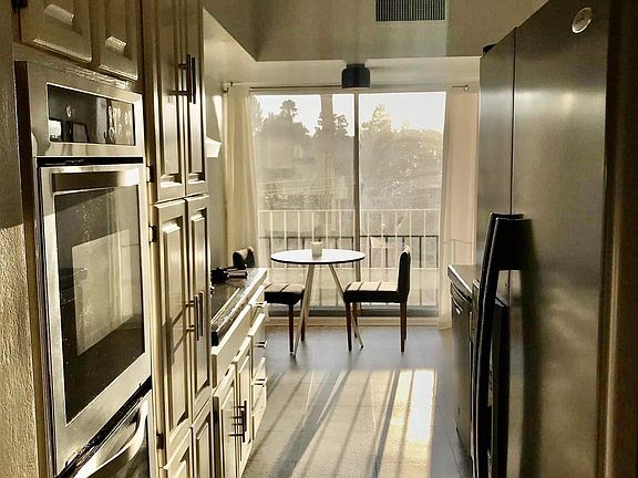 4th image of 838 N Doheny Dr APT 502
