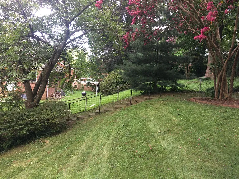 Rear enclosed yard