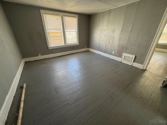5th image of 414 N Wayne Ave