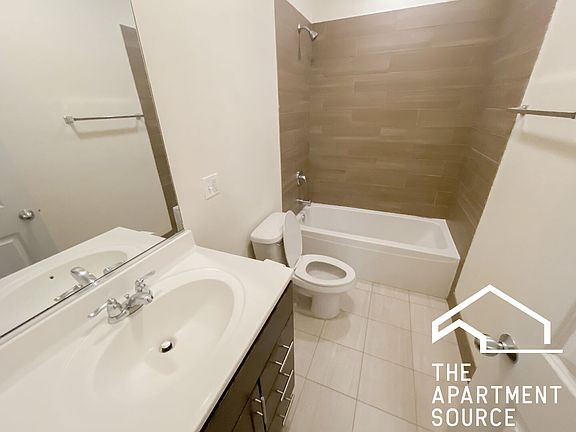 5th image of 1827 W Leland Ave APT Gdn