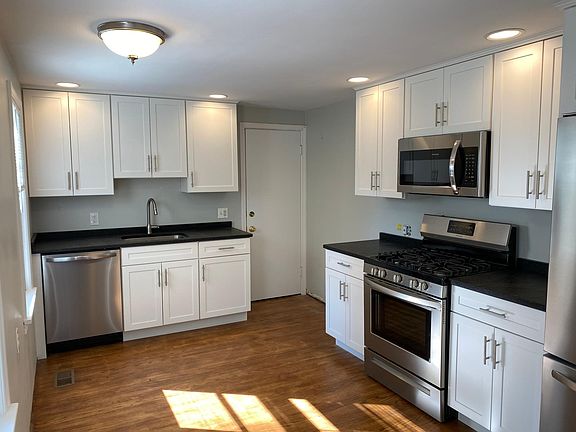2nd image of 85 South St #1/2