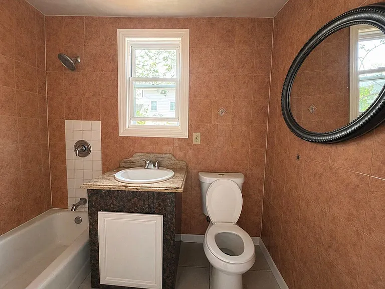 115 W 18th St #1 — Photo 5