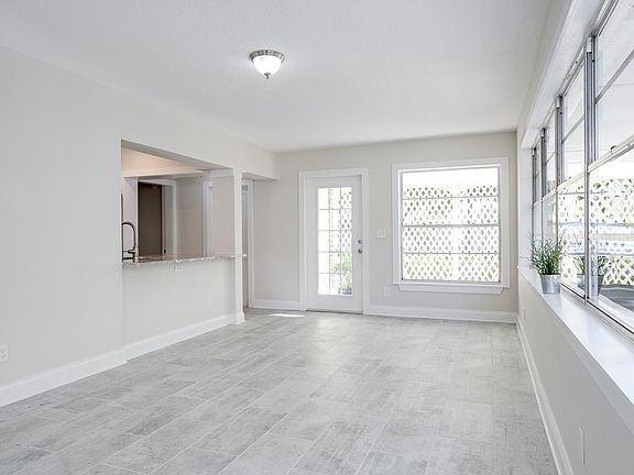 5th image of 3814 W San Miguel St