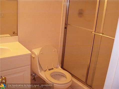 4th image of 2350 NE 14th St APT 715