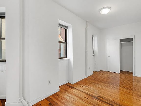 4th image of 242 Mulberry St APT 8