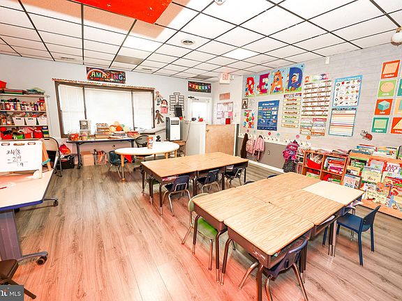 4th image of 232 Long Ln