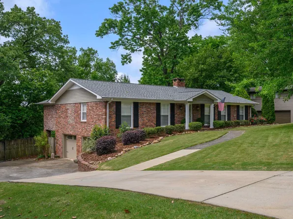2117 Woodhue Cir, Vestavia Hills, AL 35216