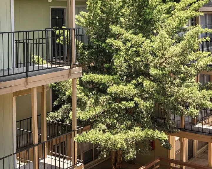 Oak Park Apartments — Photo 25