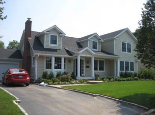 15 School House Ln, Syosset, NY 11791