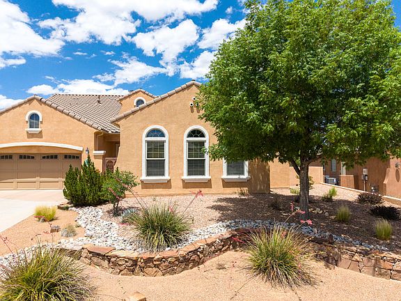 4th image of 2401 Desert View Rd NE