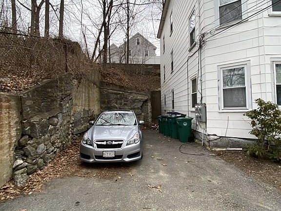 3rd image of 33-35 Goddard St