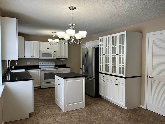 3rd image of 4018 Kay Ave