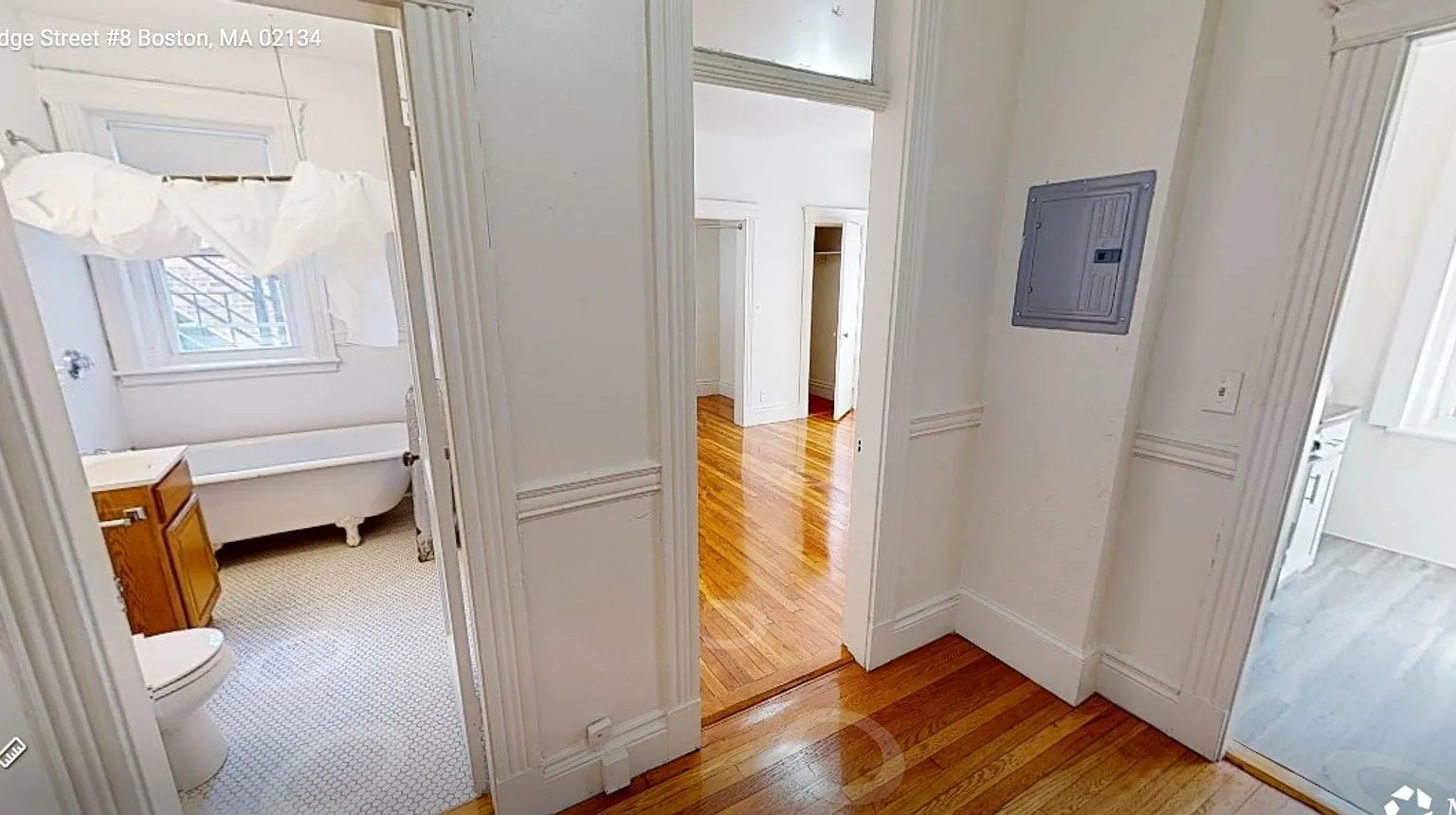Great Studio for 9/1 Close to the Green Line — Photo 1