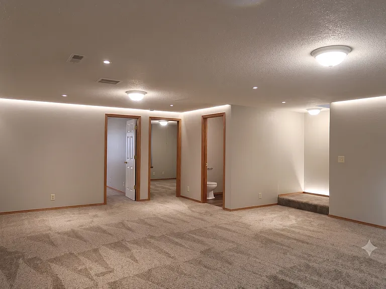 123 N Florence St — Photo 11
