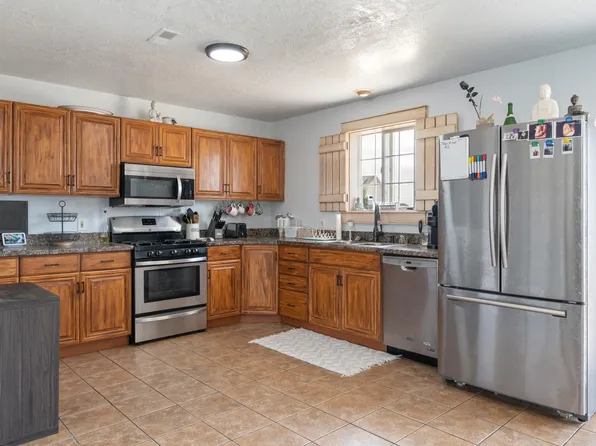 4375 N Pioneer Dr, Cedar City, UT 84721