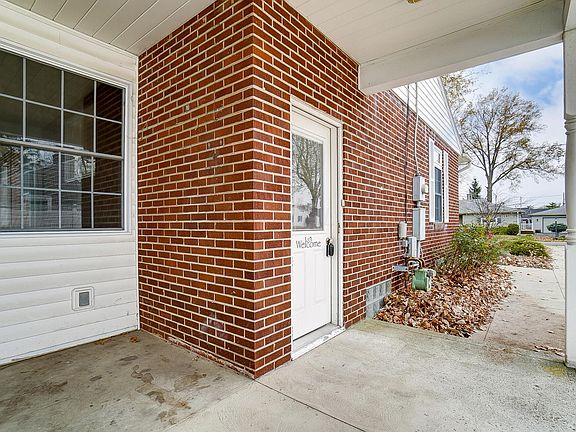 4th image of 376 Clover Ave
