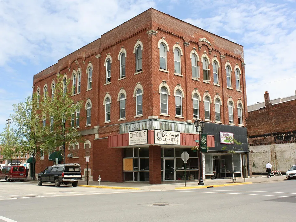 122 Center St #3D