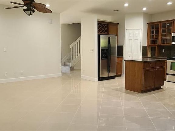 4th image of 2813 S Evergreen Cir