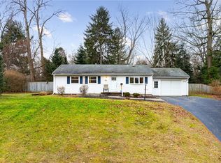 28 Hunters Run, Pittsford, NY 14534