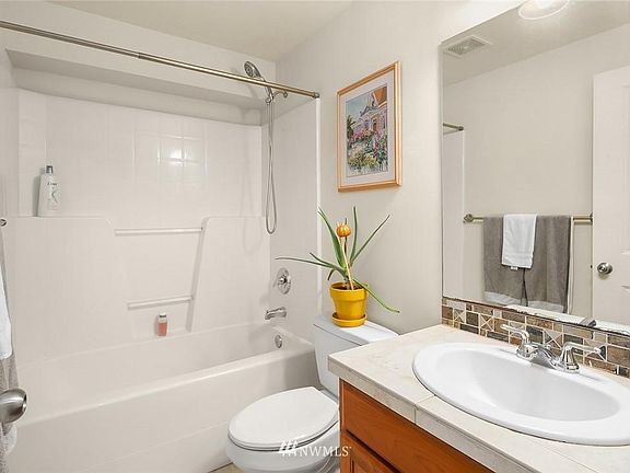 3rd image of 12316 33rd Ave NE APT B