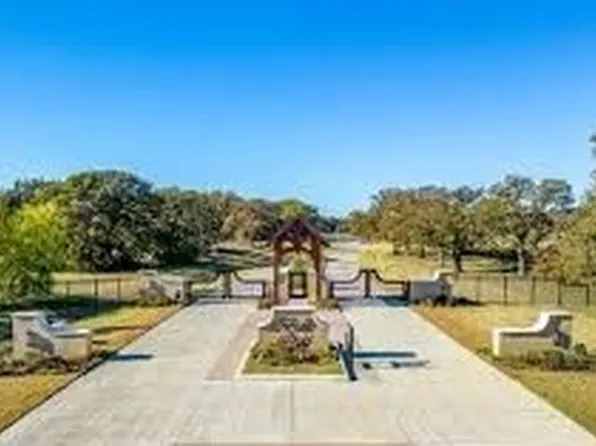 1213 Nottaway Ct, Burleson, TX 76028
