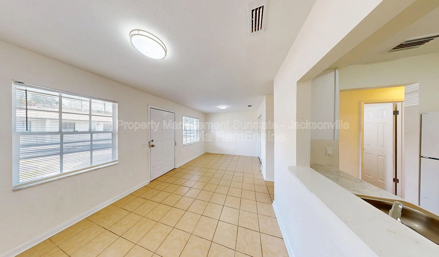 2 bed, 1.0 bath, 700 sqft, $1,050 — Photo 3
