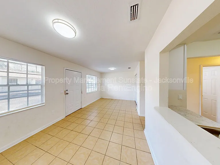 1010 Bronson St #12 — Photo 3