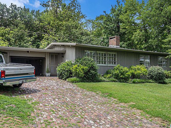 3rd image of 824 Fancher Dr
