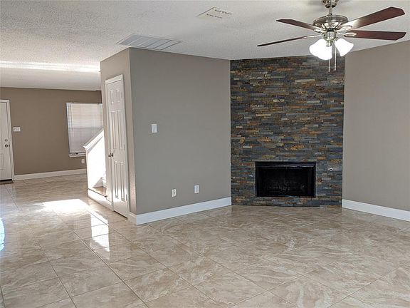 3rd image of 716 Parkford Ln
