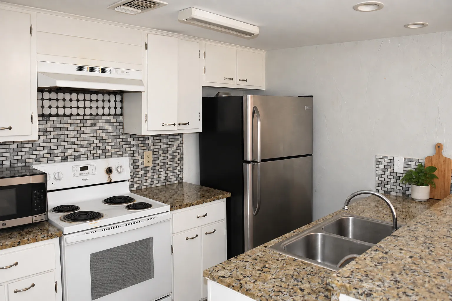2 bed, 970 sqft, $1,600 — Photo 4