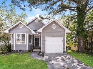 425 Dickens Dr, Raleigh, NC 27610