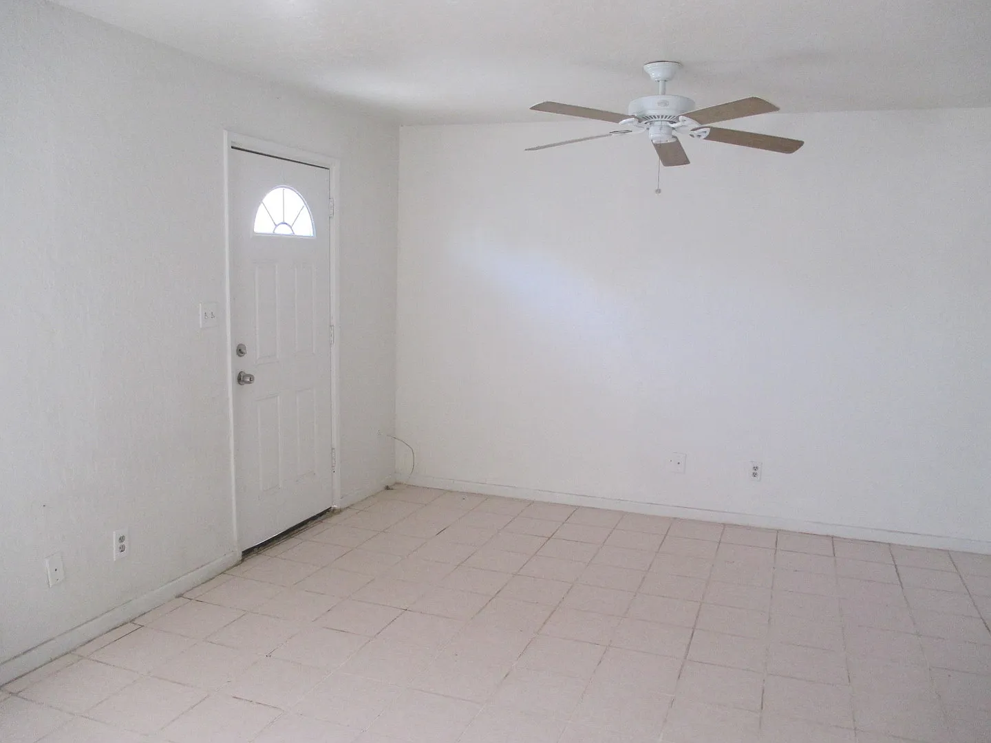 1705 — Photo 3
