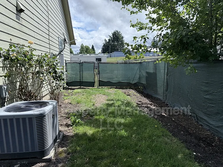 991 Mill St — Photo 31
