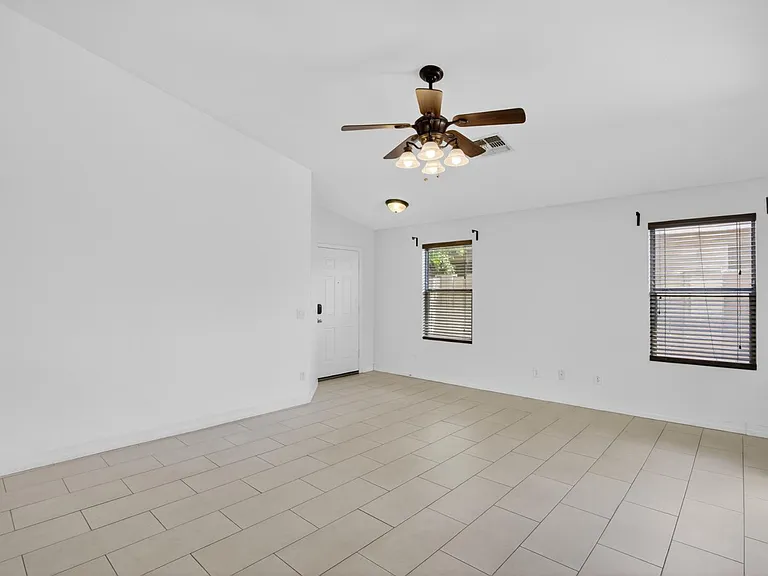 6550 S 44th Ave — Photo 7