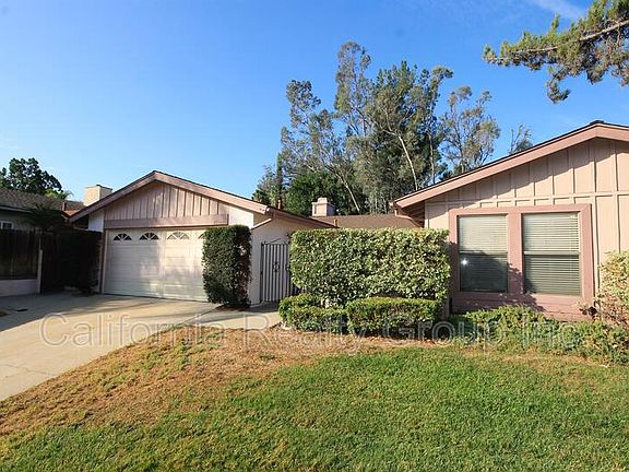 3rd image of 42547 Escolacata Dr