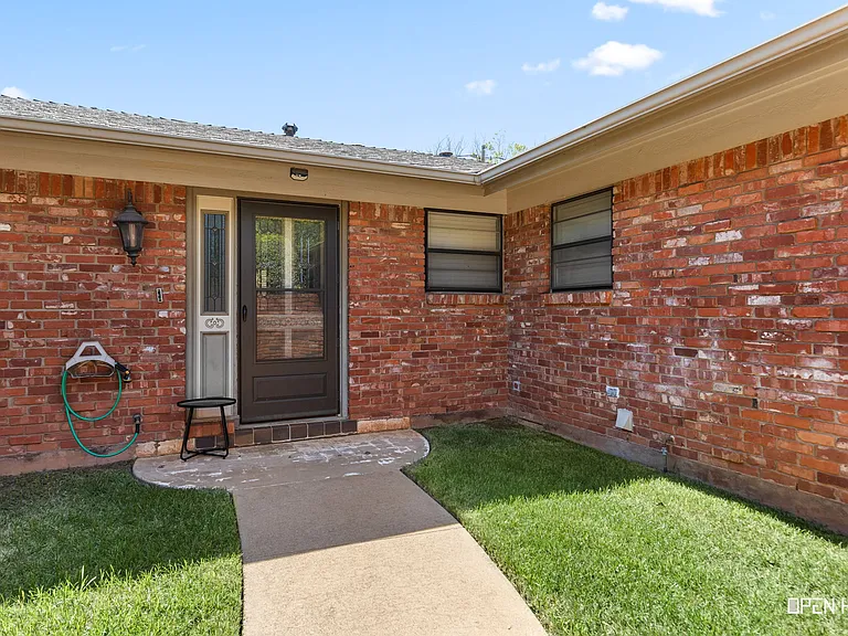 4805 Big Bend Dr — Photo 2