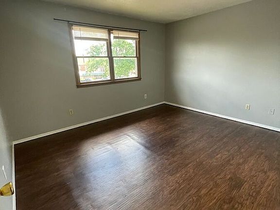 3rd image of 611 W Washington St APT 8