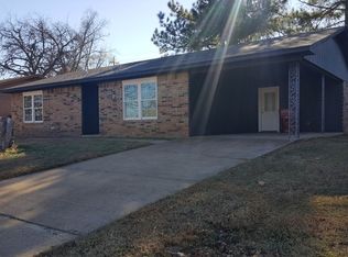 604 E Bissell St, Hugo, OK 74743