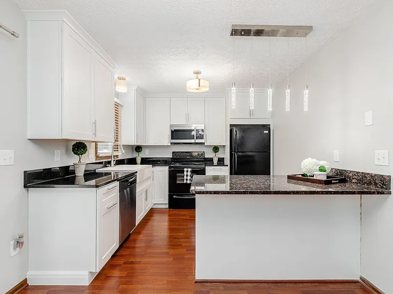 5841 Elmbridge Ln #4-27 — Photo 1
